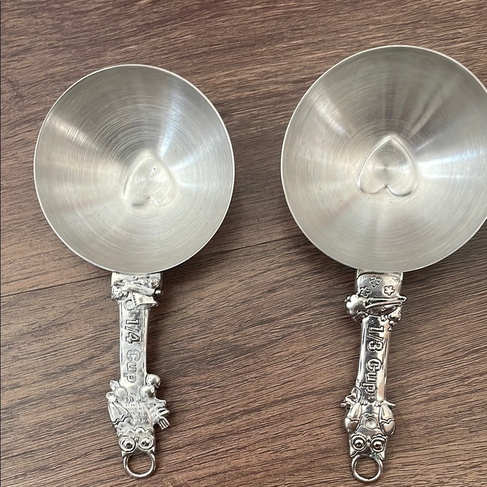 Ganz Queen of the Kitchen Set of 2 Stainless Steel Owl- Theme Measuring Cops